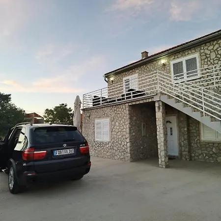 Kotaranka Apartment *